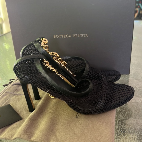 Bottega Veneta Mesh Chunky Chain Sandals - Picture 7 of 12